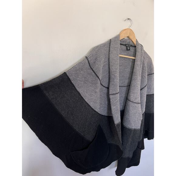 Katie Todd 100% Wool Grey Black Color Block Open Front Cape Shawl OS - Picture 4 of 5